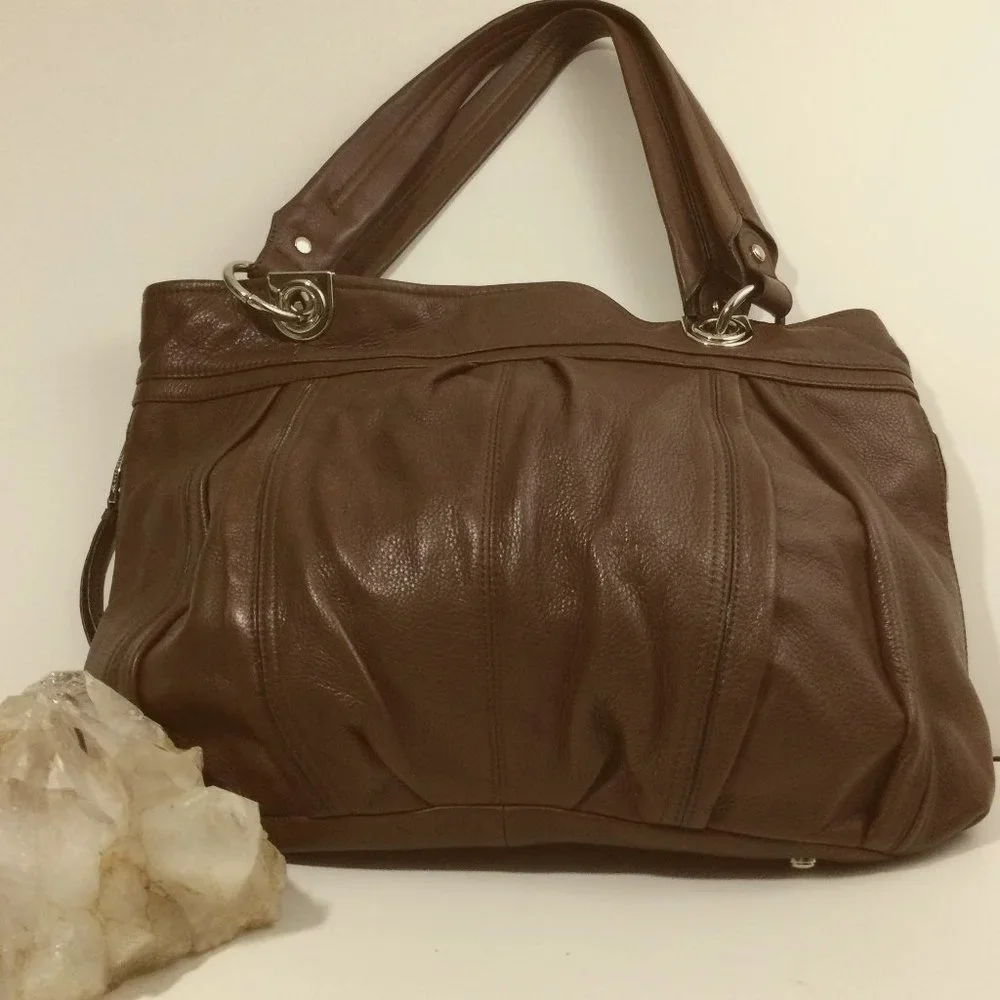 B. Makowsky Large Leather Shoulder Tote Bag - Picture 9 of 13